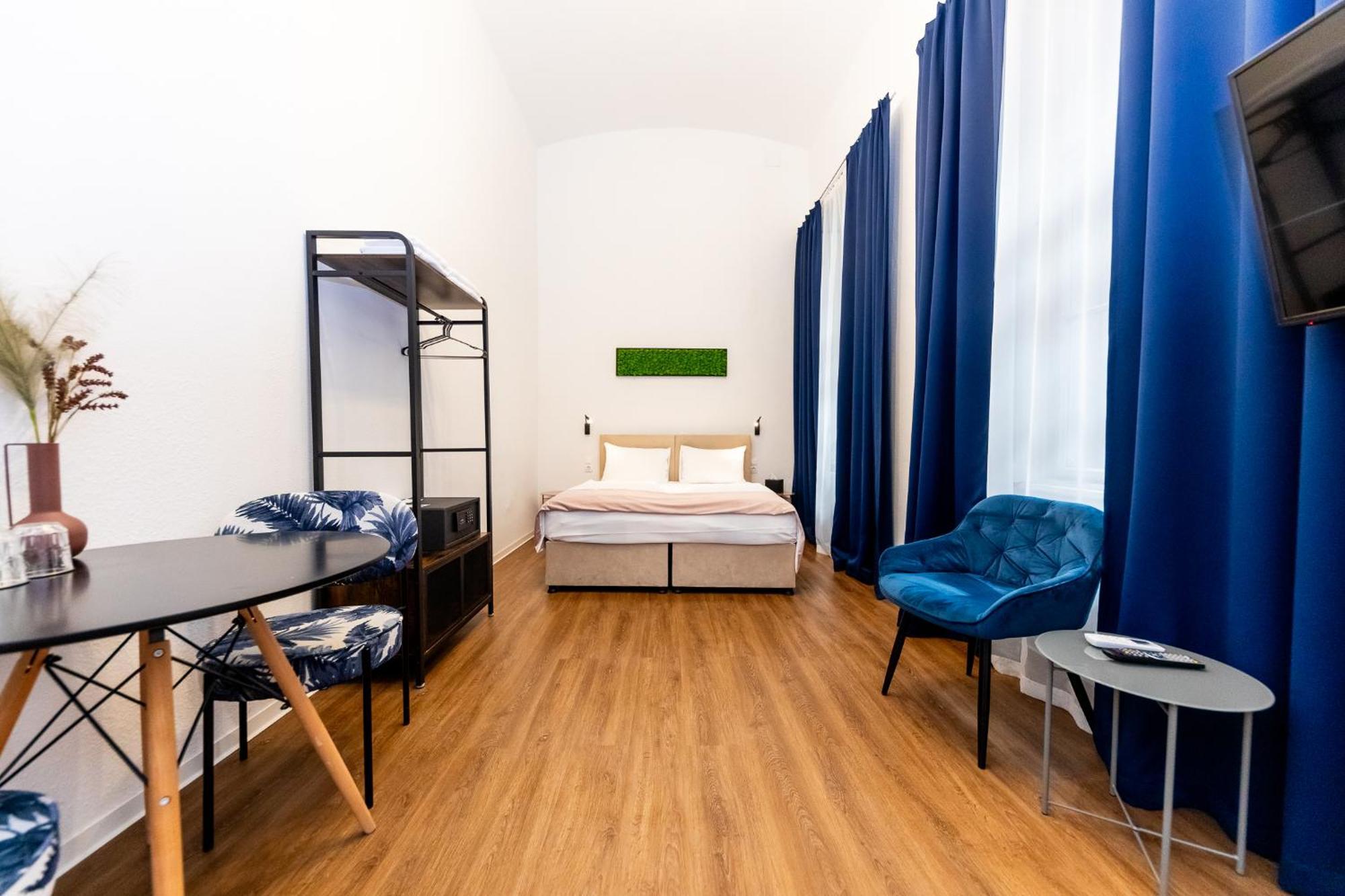 Adagio Downtown Rooms — Photos 2